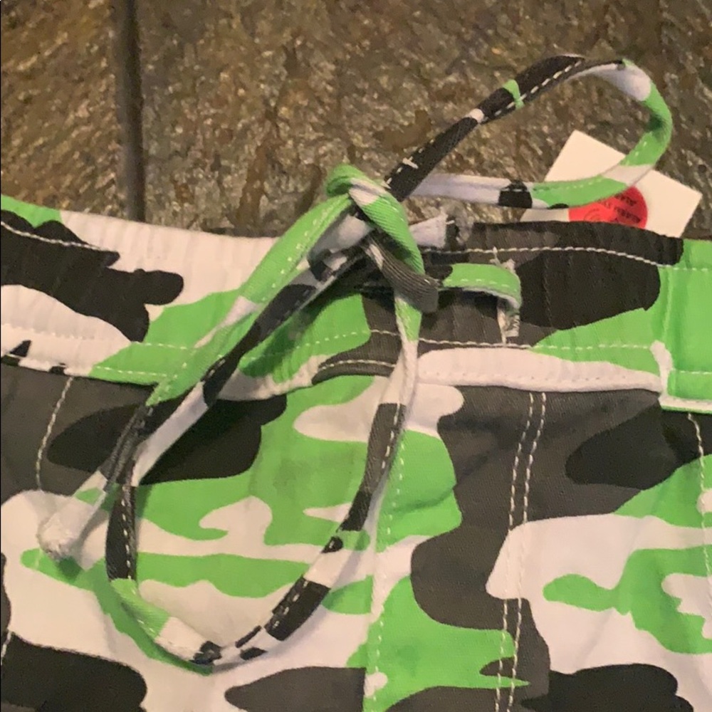 Shorts - Picture 3 of 3